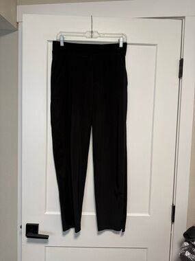 Athleta Trekkie pants black size 6